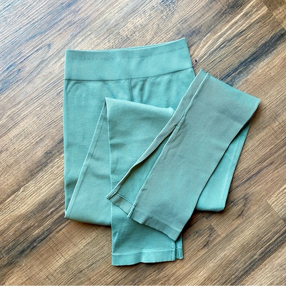 Fabletics Pants - Fabletics Green Leggings flare (xs)